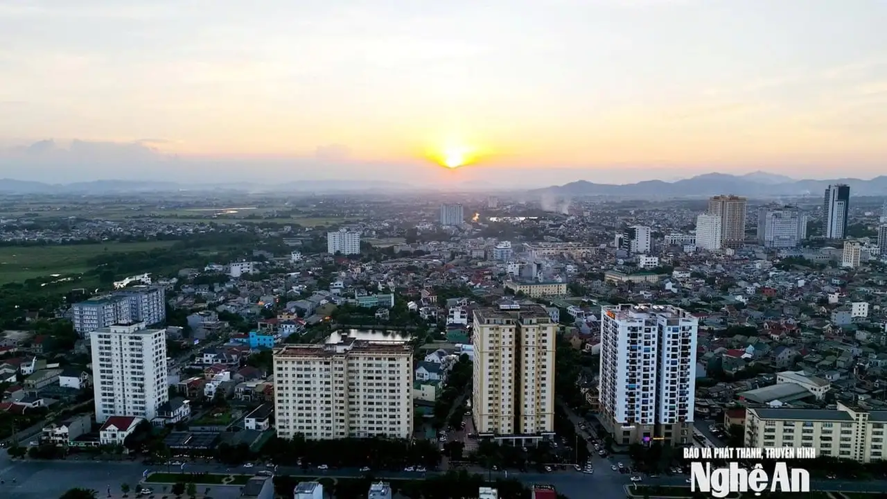 طقس مشمس نهاراً وتحذيرات من عواصف رعدية في بعض المناطق مساءً